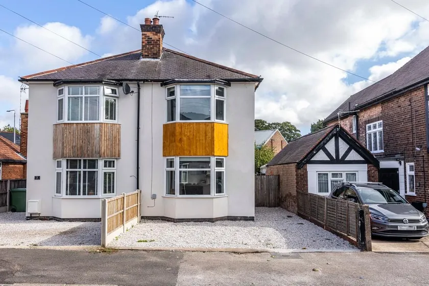 Three Bed Private Parking Close to City Long Stays - Image 1