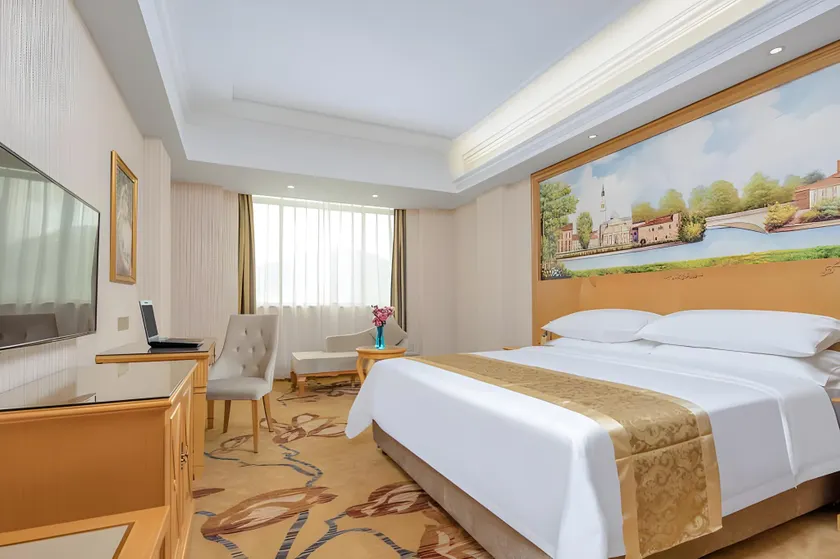 Vienna Hotel Guangzhou South Railway Station - Image 1