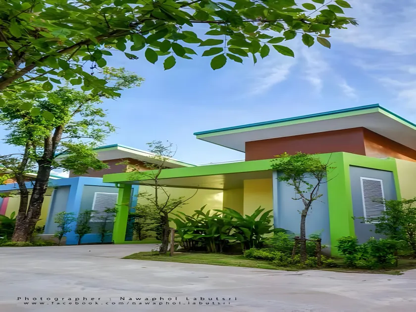 Check in Hotel and Resort - Image 1