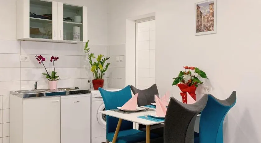 Lina Rooms Hostel - Image 1