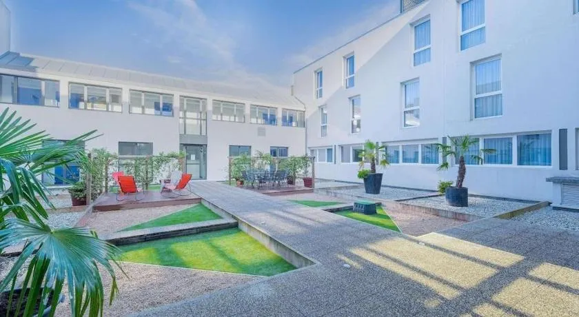 Studio meublé avec parking idéalement placé - Image 1