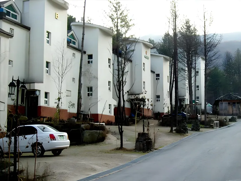 Eastern Park Resort - Image 1