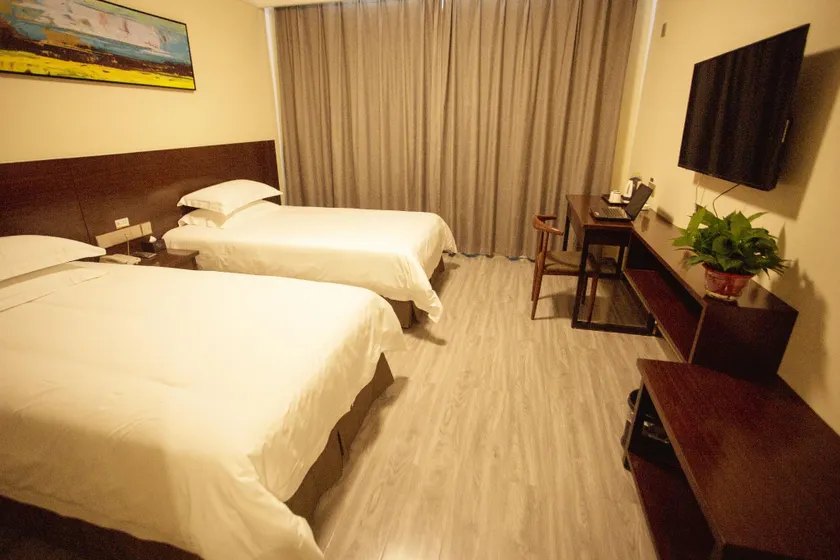 Hyatt Holiday Inn (Bus Station Branch) - Image 1