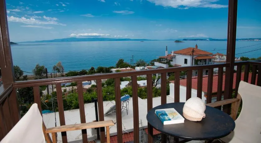 Lilian Beachfront Apartments - Image 1