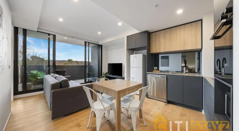 Lavish in Lyneham - 2BD 1Bth Apt - Image 1