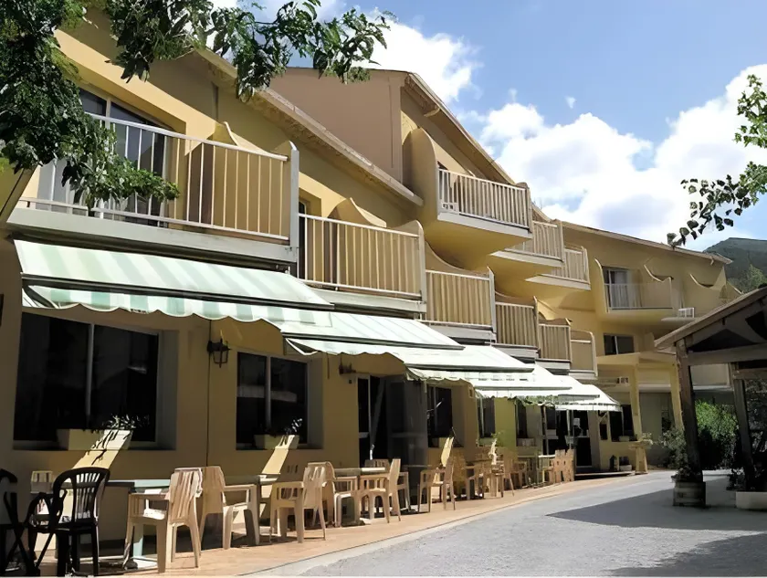 Hôtel Sous l'Olivier - Image 1
