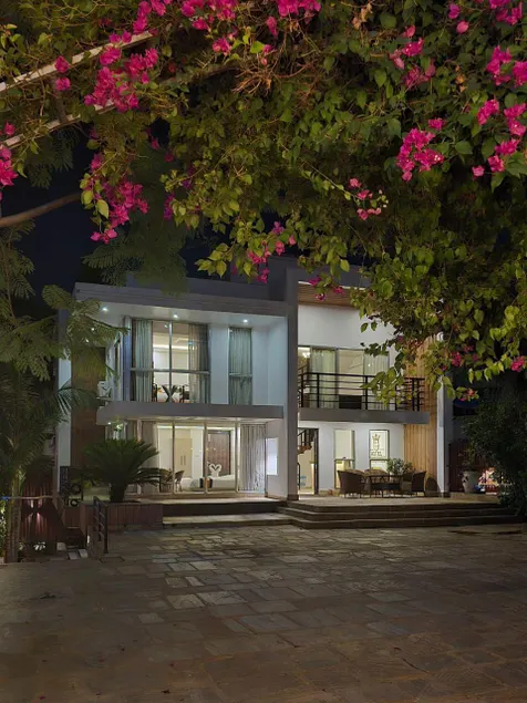 Hotel Royal Villa - Image 1