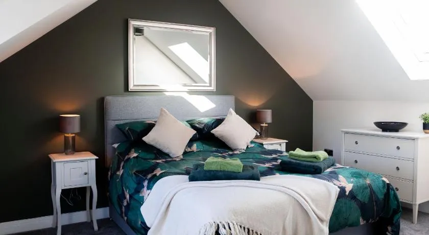 Emerald Lodge - Image 1