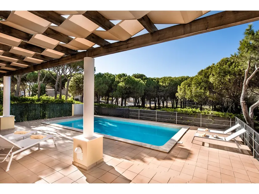 Large villa with swimming pool within walking distance to the beach - Image 1