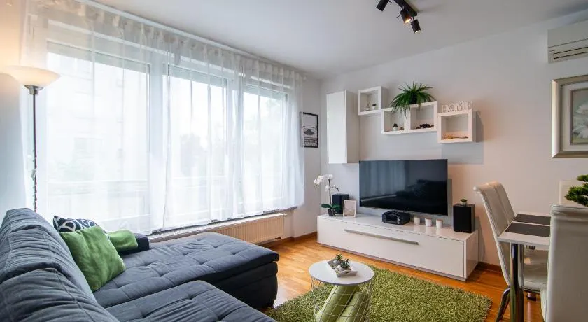 Flexible SelfCheckIns 79 - Zagreb - Garage - New - Image 1