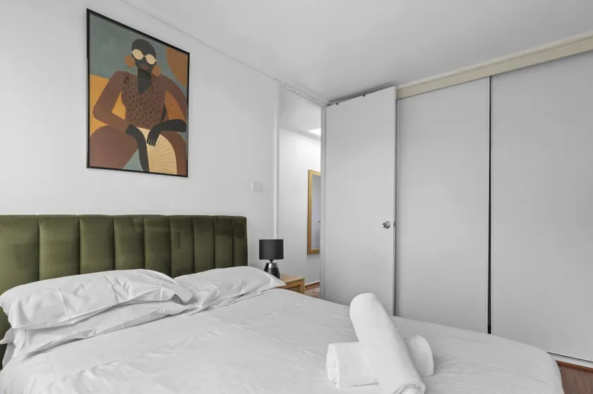 Spacious 3-Bed Townhouse with Courtyard - Image 1