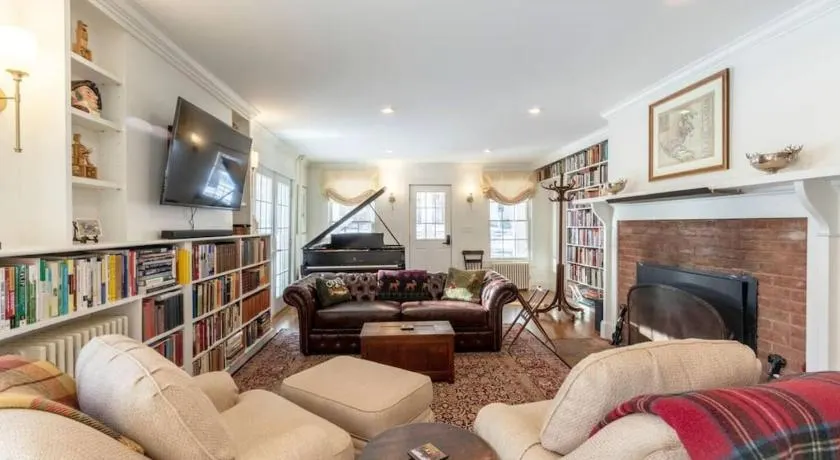 Beautifully Restored Home in Manchester Village - Image 1