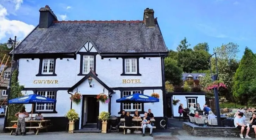 Y Gwydyr Hotel - Dolwyddelan - Image 1