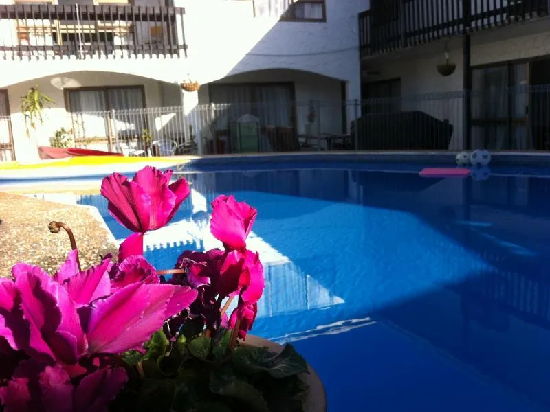 Hawks Inn Motel - Image 1