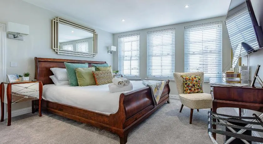 Harper Luxe Serviced Apartments Dunstable - Image 1