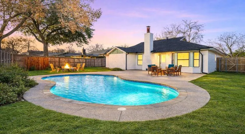 Golden DFW - Near Stadiums, Large Pool, Fire Pit - Image 1