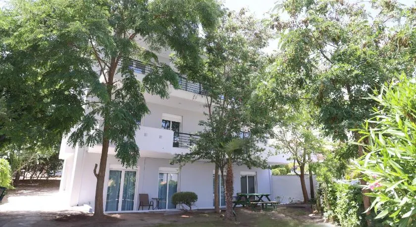 Amadeo Apartments - Image 1