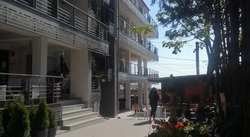 Hotel La John - Image 1