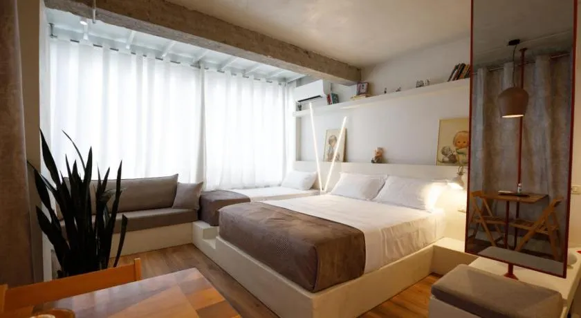 Delena's Rooms - Image 1
