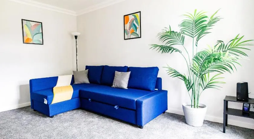 2Bed Garden & Private Parking Near A19 - Perfect for Contractors - Image 1
