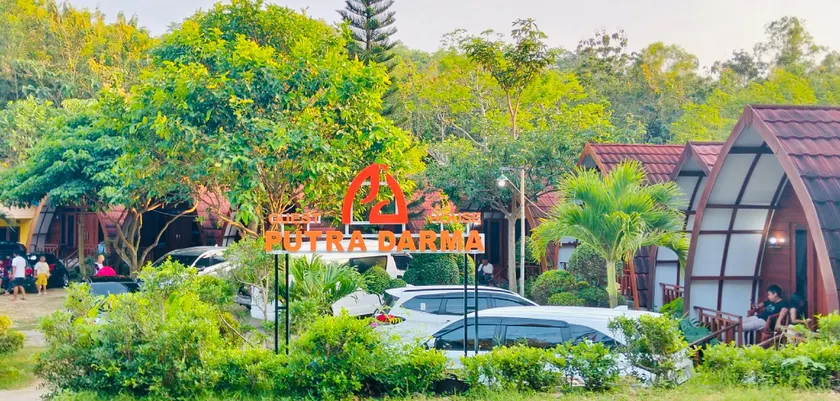 Putra Darma Guest House - Image 1