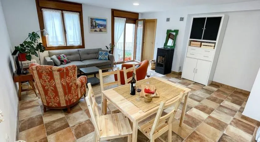 Casa Zunbeltz de 3 habitaciones en plena montaña - Image 1