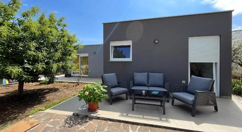 Holiday apartment for families and couples in Pula, Štinjan - Image 1