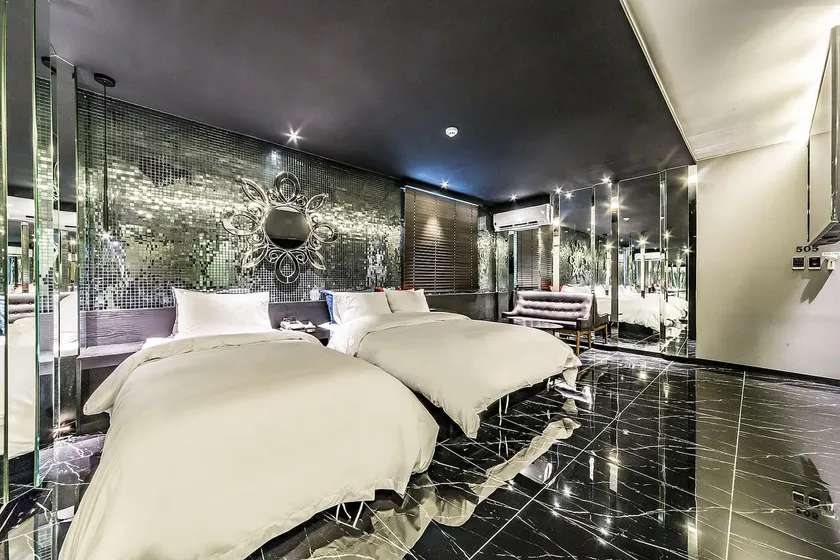 Hotel Moon Guri - Image 1