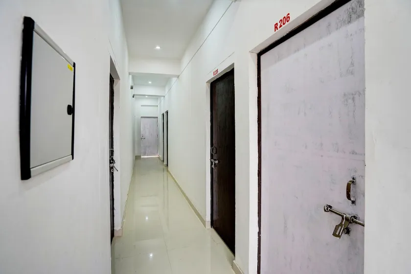Hotel O Geeta Palace - Image 1