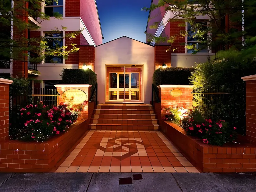 Box Hill Studios Accommodation - Image 1