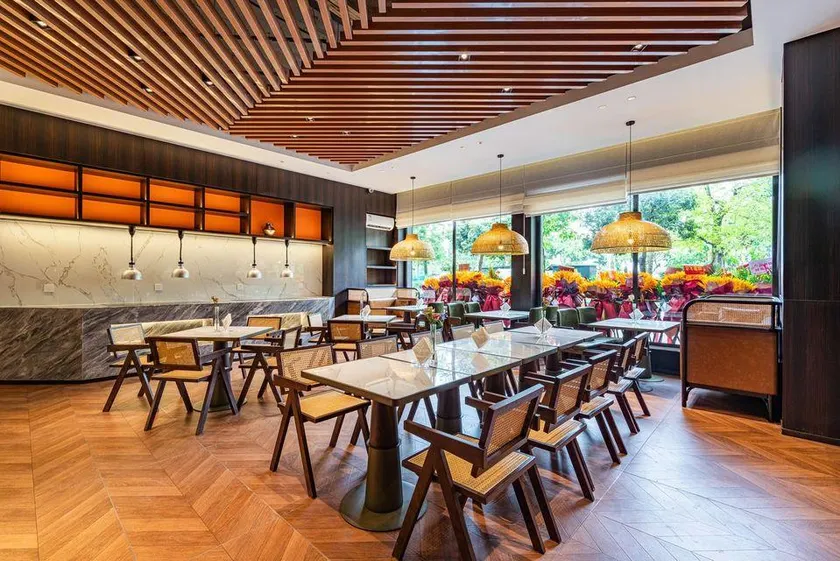 Minshan Rezen Hotel Luzhou - Image 1