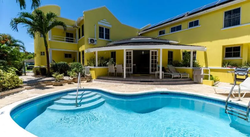 Vida Mejor - Poolside - Image 1