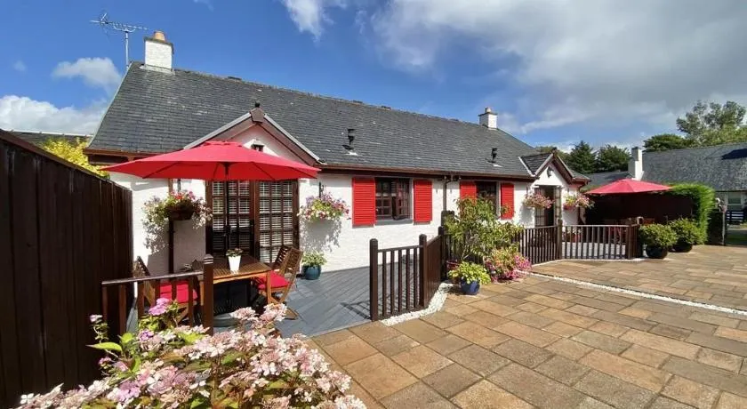 Heather Cottage Luss - Image 1