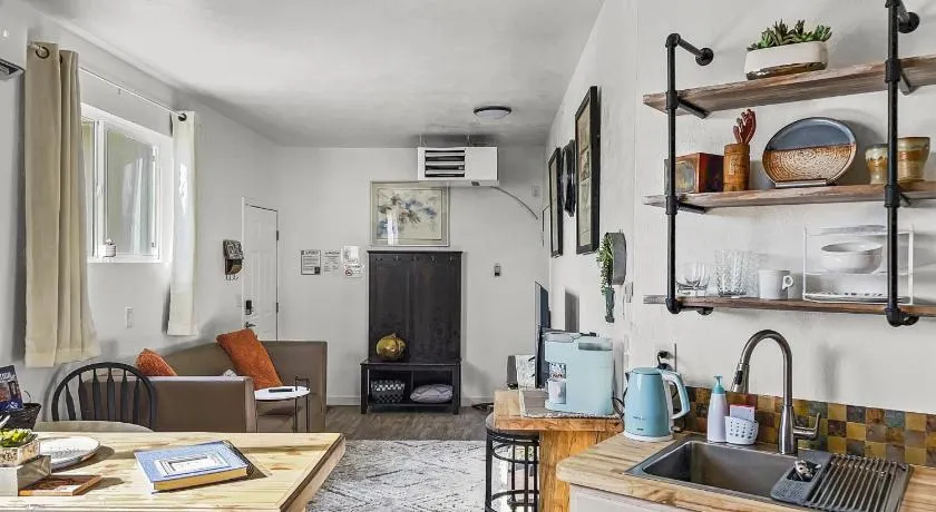 Quaint Monument Retreat studio - Image 1