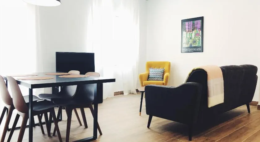Apartamentos La Gloria - Image 1