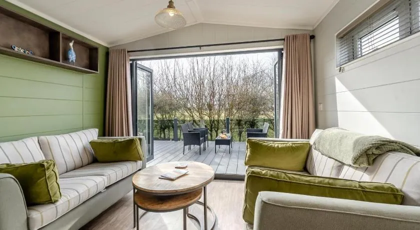 2 Bed in Oulton Broad oc-m31734 - Image 1