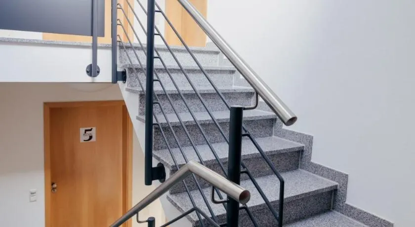7SCHWABEN - 7 vollausgestattete Wohnungen unter einem Dach mitten in Bad Urach - Küche - Bad - WLAN - Waschmaschine - kostenloses Parken - E-Bike-Garage mit Ladestation - Altstadt, Bus, Bahn, E-Ladestation unter 5 Min - barrierefrei - rollstuhlgerecht - Image 1