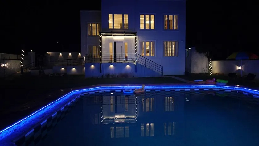 Ecr London Villa - Image 1
