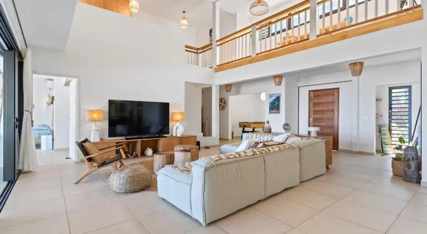 Spacious 3BR Oceanfront Retreat Paea Tahiti - Image 1