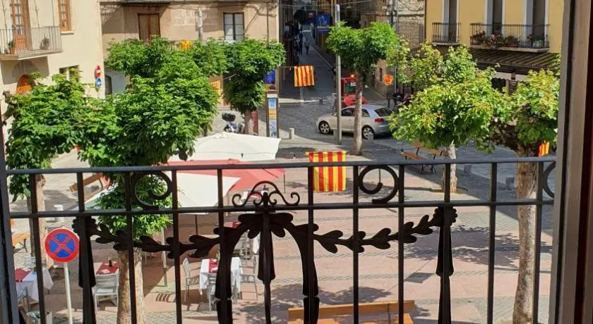 EL MUSSOL DE LA VILA Camprodon, balconets amb vistes a la plaça - Image 1