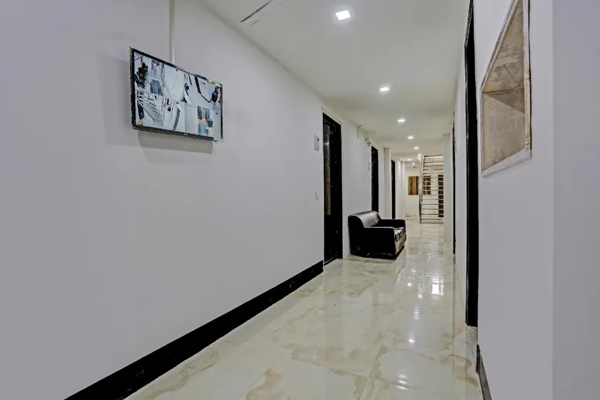 Hotel O Red Apple - Image 1