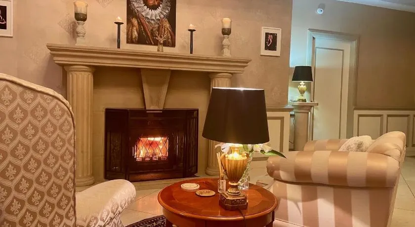 FINN VILLAGE Loch Lomond Villa - THE BLACK ROOM with Private Jacuzzi-Style Bath - Image 1