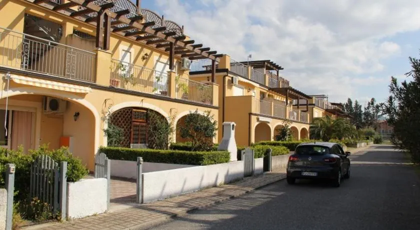 Appartement adapté aux familles avec terrasse et piscine - Image 1