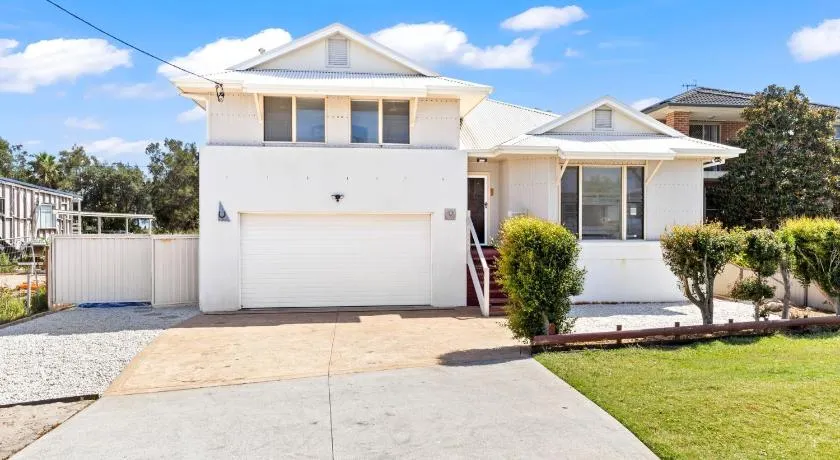 Suitable for Large Groups - Near Beach - Family Friendly - Image 1