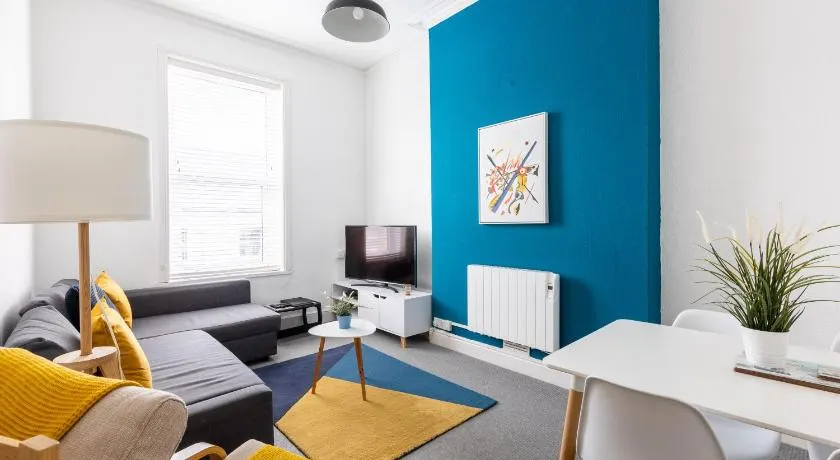 Judah Suites - Stylish 1BR Apartments with Parking & WIFI - Image 1
