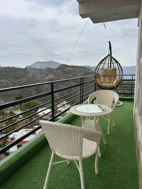 Apartment in Barog - Image 1