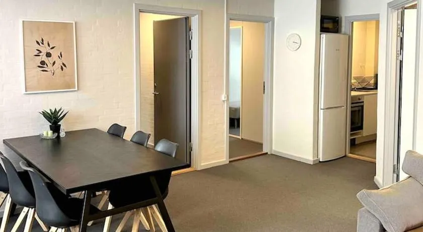 City 6-bedroom, private parking. - Image 1