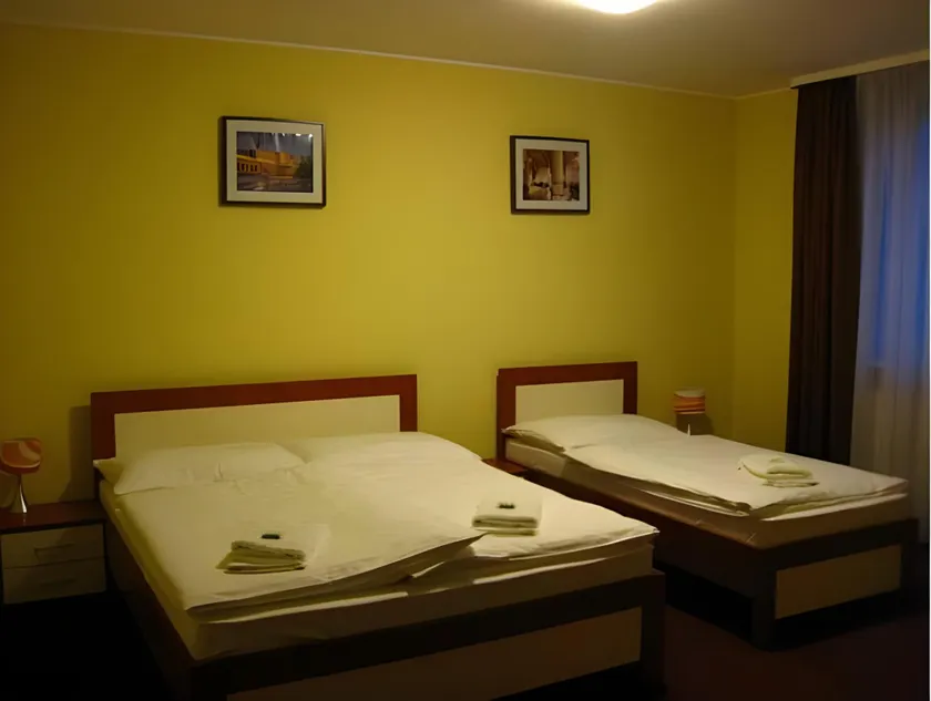 Hotel 21 - Image 1