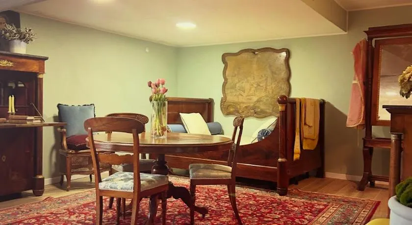 Art action room - Image 1