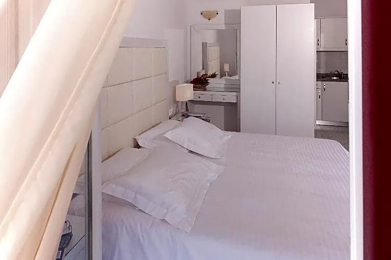 Domna Hotel - Image 1